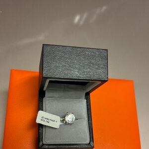Beautiful Ladies Diamond 💍 Stunning Silver Ring with Clear Gemstone